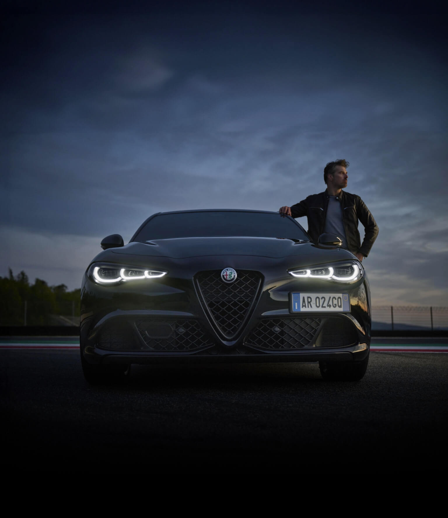 ALFA ROMEO 27インチ LEDオートライト 6段変速 オススメ！