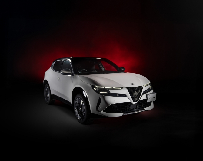 ALFA ROMEO JUNIOR IBRIDA EDIZIONE BIANCO