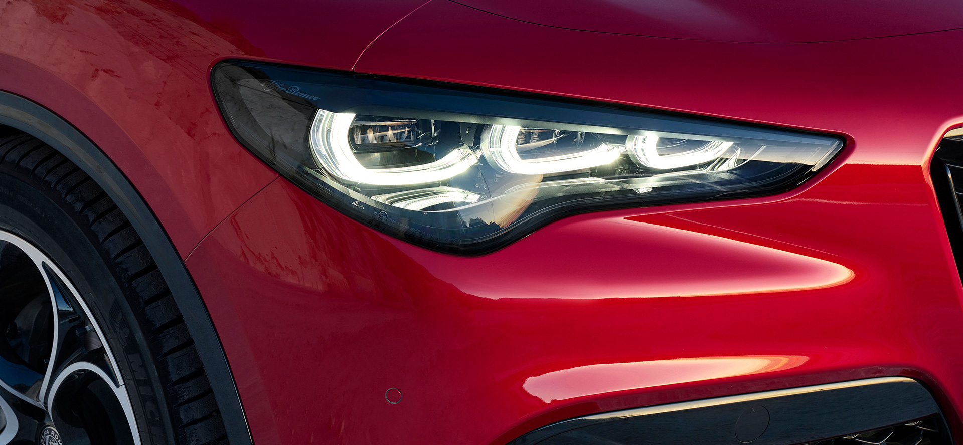 Alfa Romeo STELVIO AND GIULIA ROSSO SPECIALE（ステルヴィオ